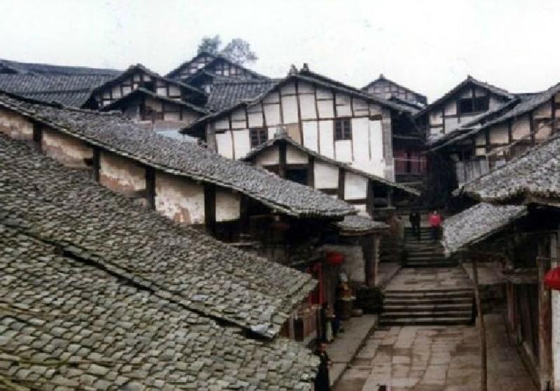小镇惊魂